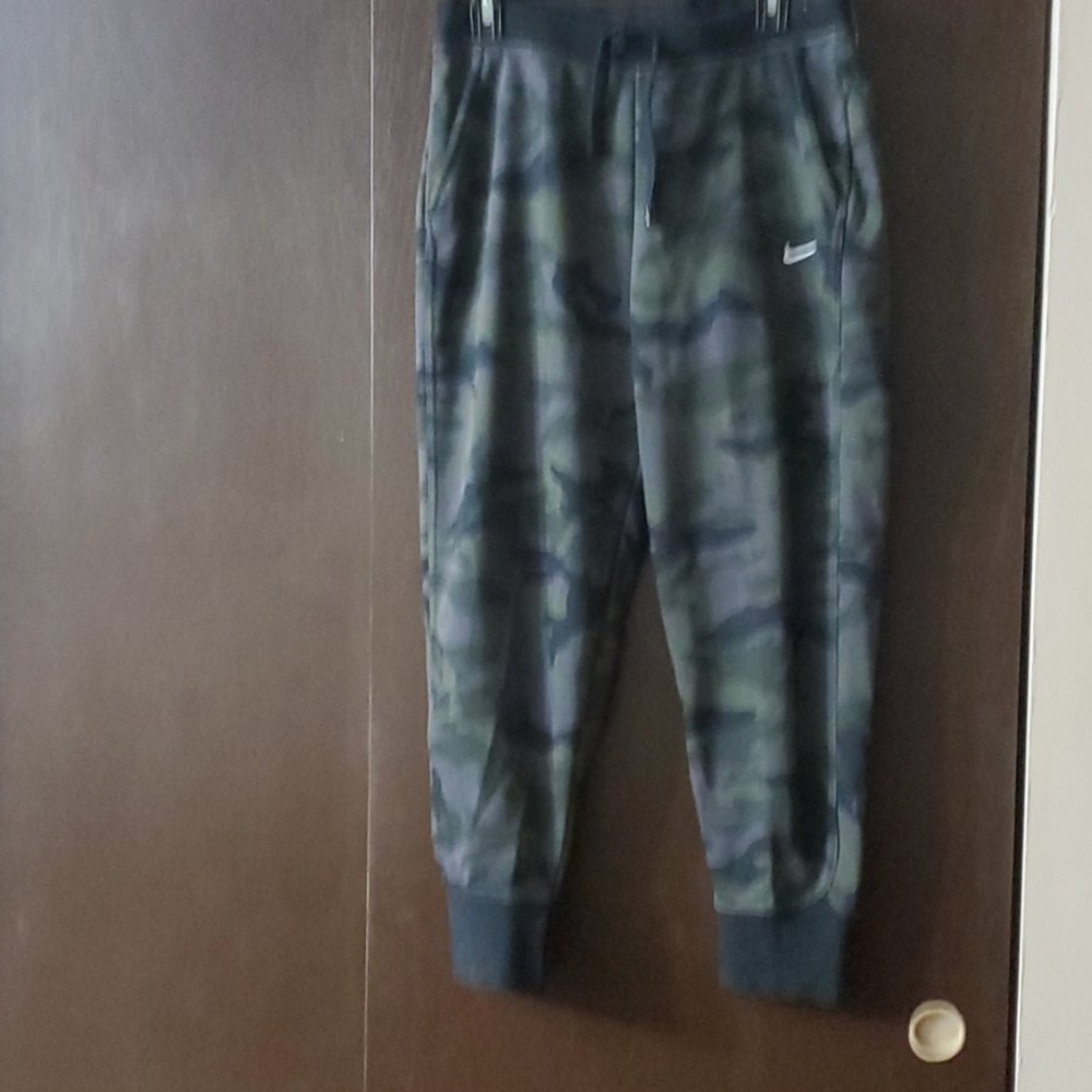 NWT womens Nike came joggers